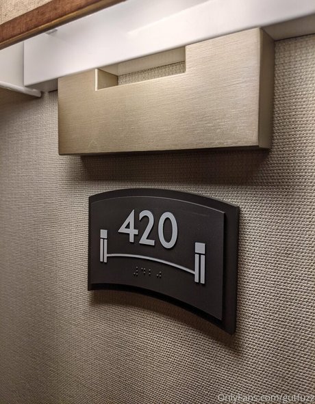 gutfuzz star pornographique photos