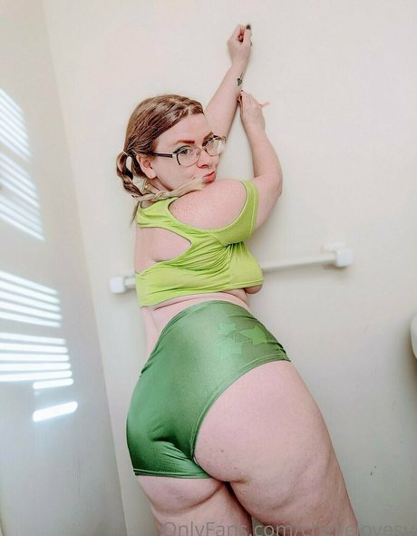 chellelovesu modèle hd img