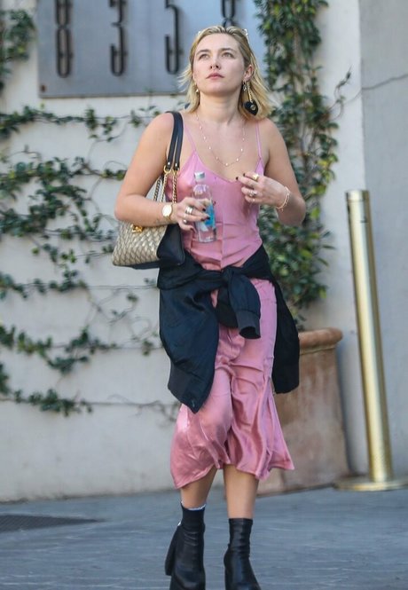 Florence Pugh actrice porno des photos