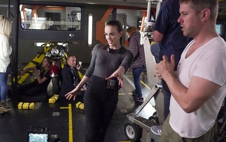 Elizabeth Henstridge étoile de l'art image