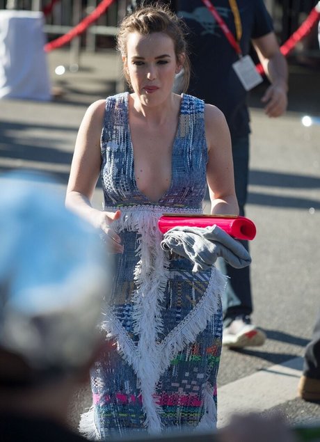 Elizabeth Henstridge meilleure étoile photos