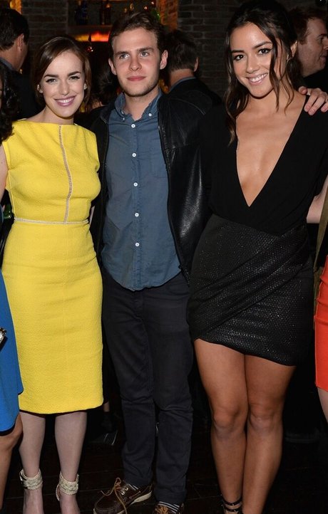 Elizabeth Henstridge star du porno érotique des photos