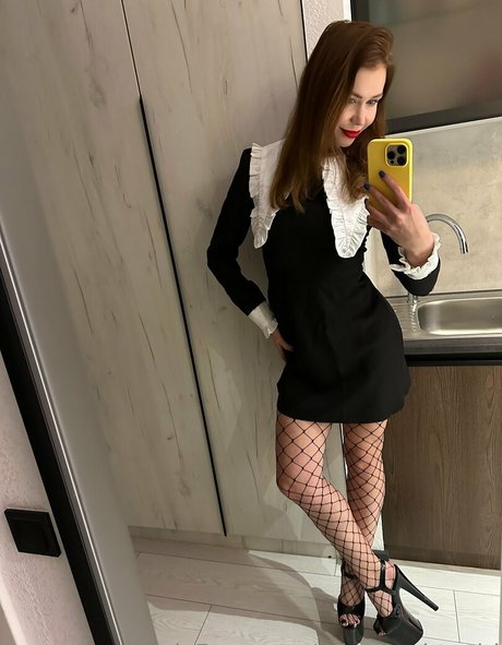 mianaughtygirl joli modèle archive