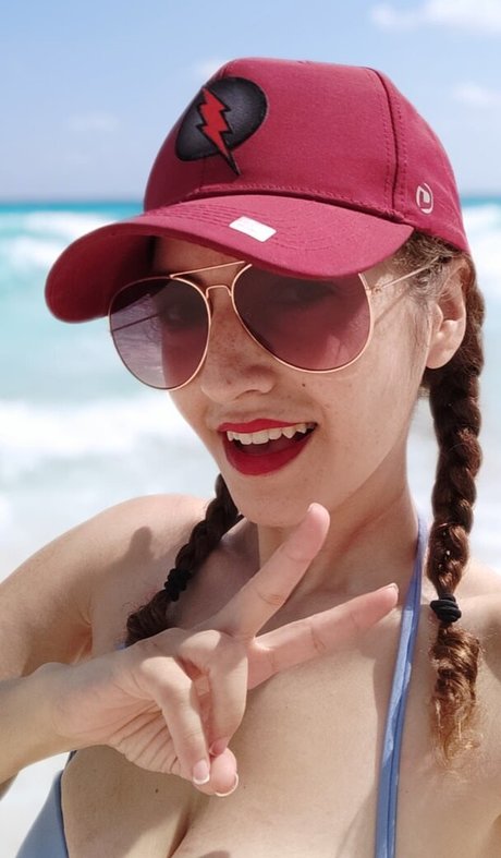 Nina Infinity étoile adulte des photos