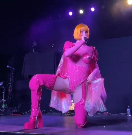 Tessa Violet étoile nue archive