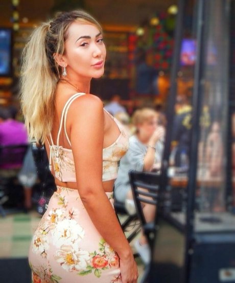 Vanessa Nozaki modèle porno galerie