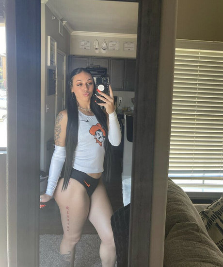 Tori Ortiz haut de star du porno photos