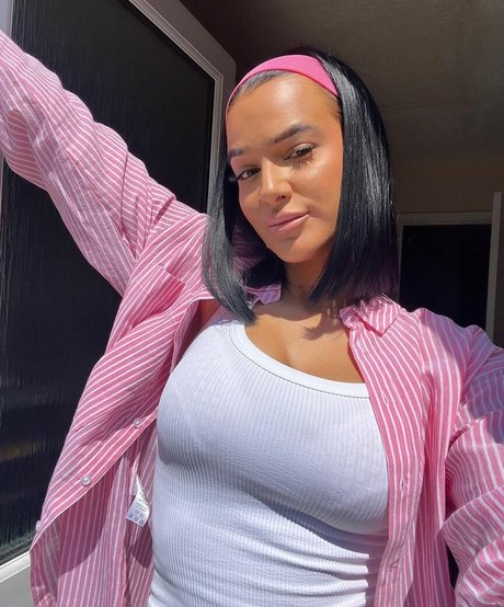 Louise Reid modèle des photos