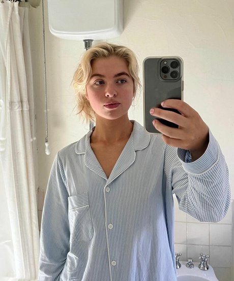 Anais Gallagher star du porno xxx photos