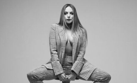 Elizabeth Gillies étoile sexy galerie