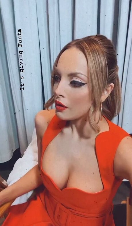 Elizabeth Gillies modèle de sexe collection
