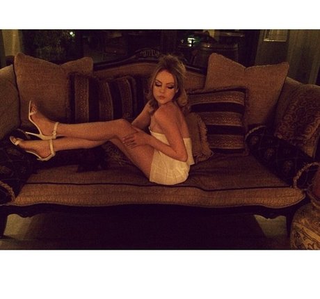 Elizabeth Gillies étoile magnifique galerie