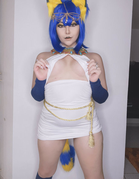 natylikespizza modèle gratuit des photos