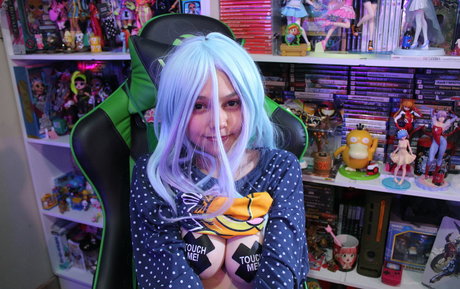 erosennin01 star du porno nue img