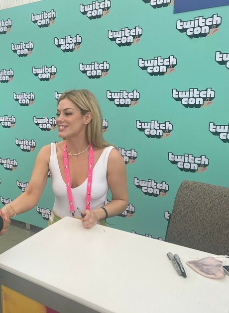 LuluLuvely nus star du porno photo