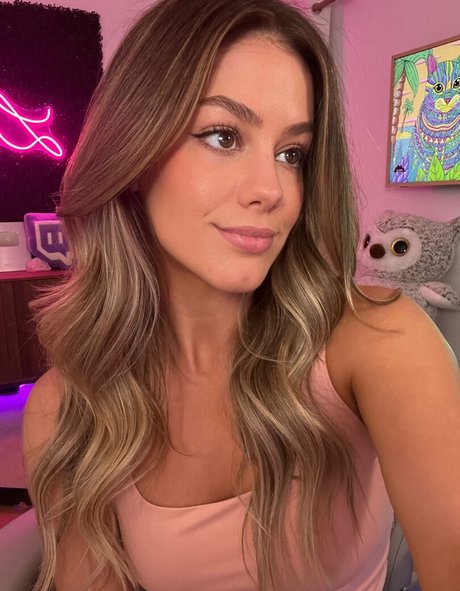 LuluLuvely modèle gratuit images