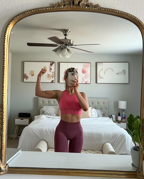 LuluLuvely modèle de haute qualité img