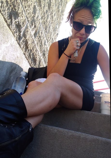 SoLoNoNo étoile adulte des photos