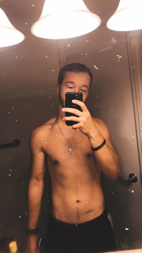 PassingThrough beau modèle galeries