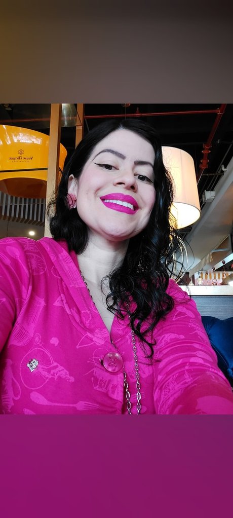 Paola Andrea Riveros haut étoile des photos