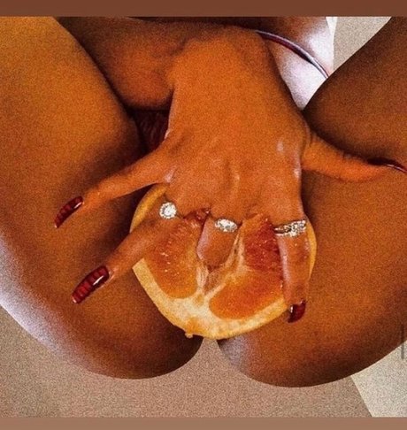 OuttaTheOrdinary_ actrice pornographique img