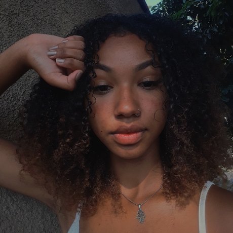 fans de femmes uniquement nus chauds img