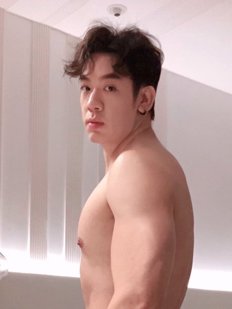 LEONG 68 star du porno hd image