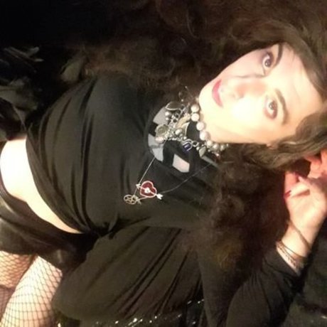 Regina Babylon modèle érotique img