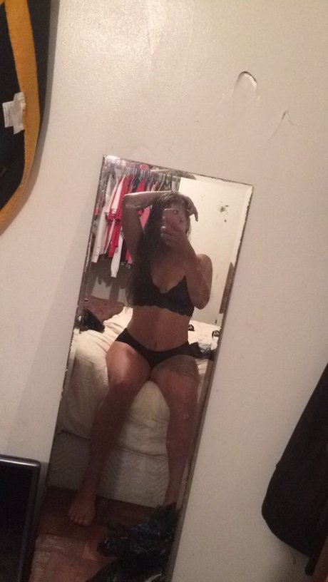 MariahBabi94 étoile nue img