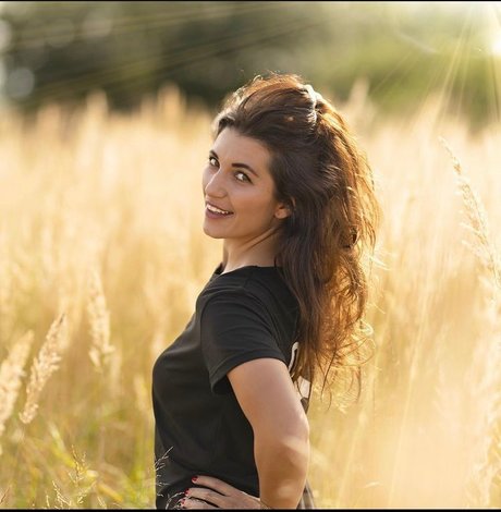 Marie Dobrovoln_ jolie actrice img