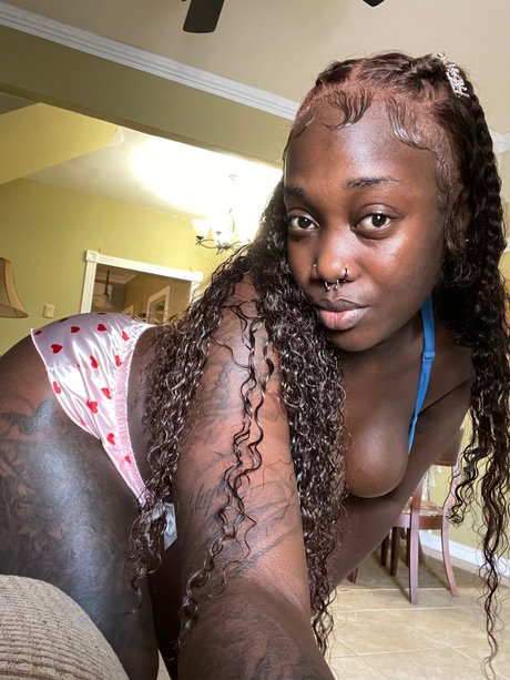 Freaky Blackshaa TheFox_ star du porno gratuit img