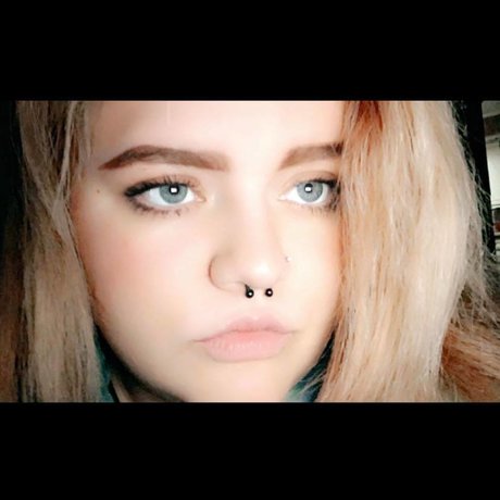 May Shroom_ modèle artistique image