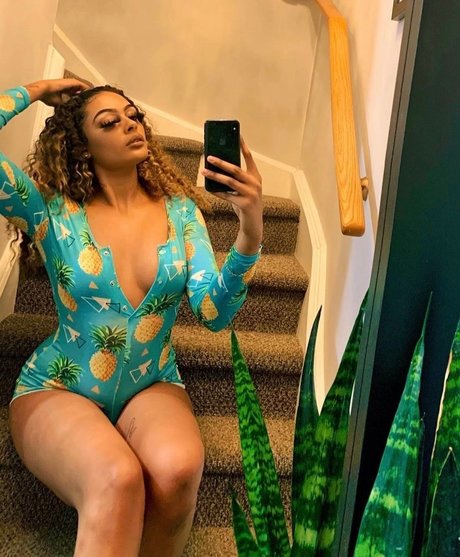 Meleeyak modèle chaud galerie