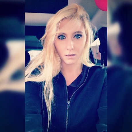 Brittany Hazen star du porno adulte collection