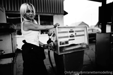 Aneta Hradecka belle actrice image