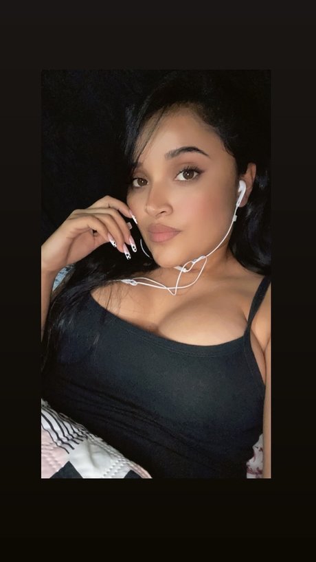 Megan toro haut modèle image