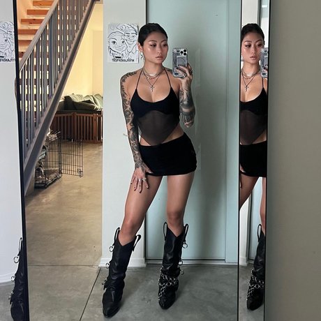 Mae Col actrice sexy image