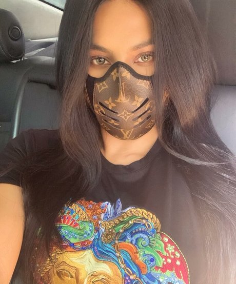 Amelia Maltepe star du porno de haute qualité image