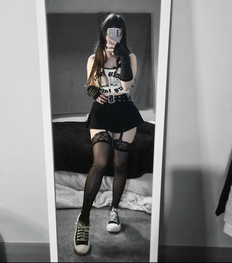 blonde étudiante onlyfans haute définition érotique img