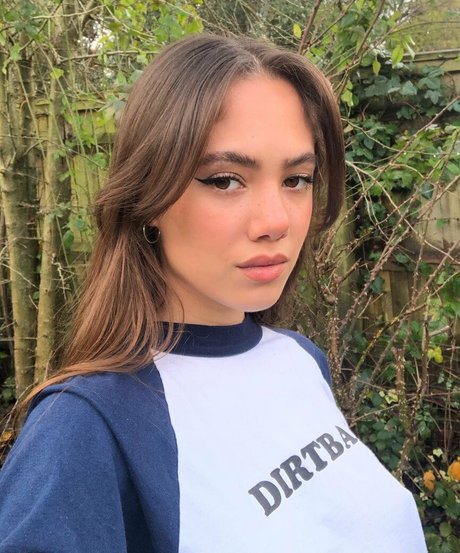 Saoirse Alicia Behzadi actrice exclusive des photos