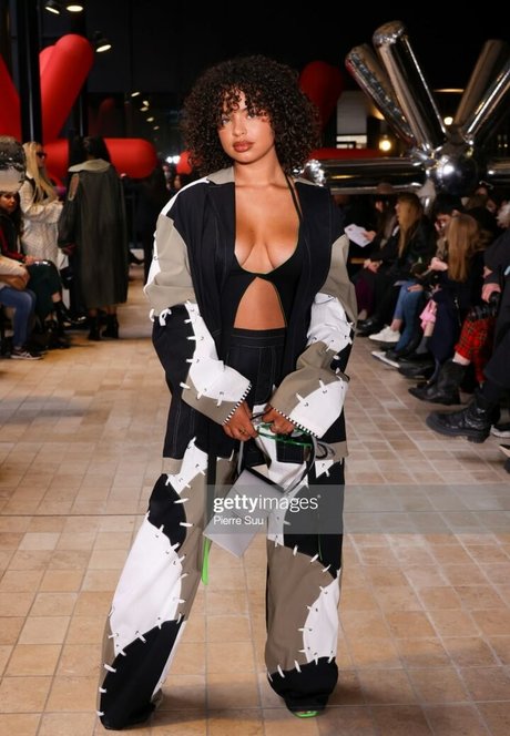 Paola Locatelli modèle porno images