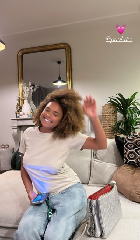 Paola Locatelli modèle sexy img