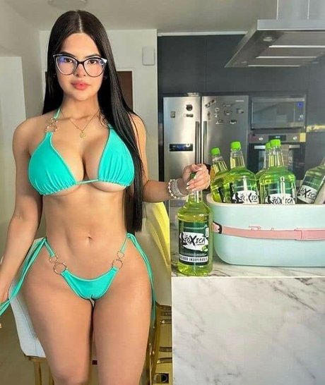 Kimberly Delagdo Alvarez modèle meilleur galeries