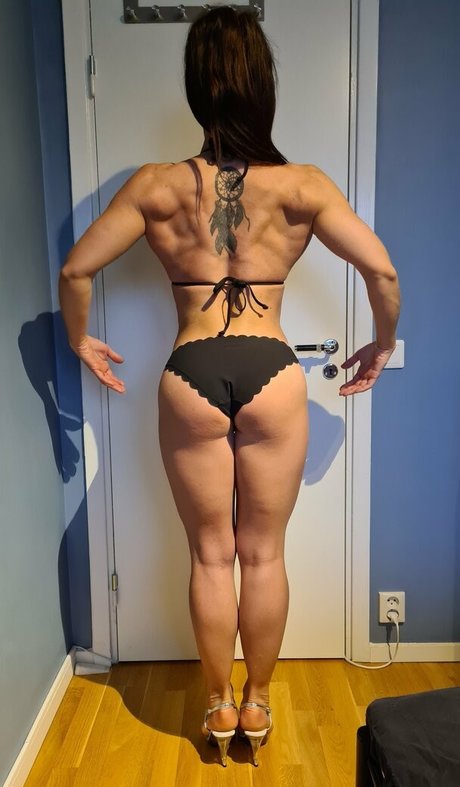 lilystrongfree modèle artistique des photos