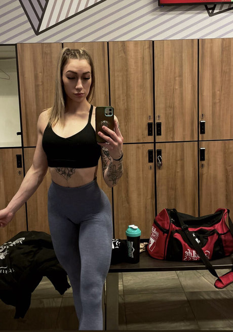 Taylor Flewin jolie étoile des photos