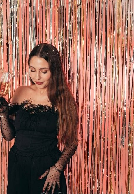 leeloo lee actrice de nus galeries