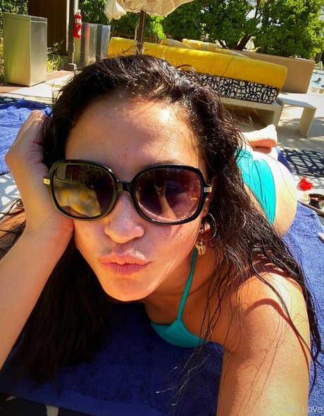 avilovexxx joli modèle img