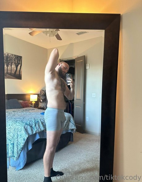 tiktokcody modèle exclusif des photos