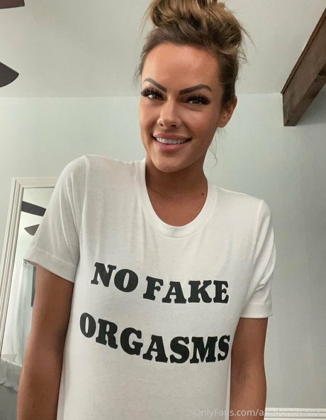 ailadonovannn star du porno chaud img