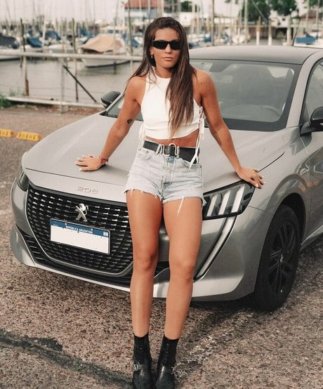 Agustina Albertario actrice porno photos